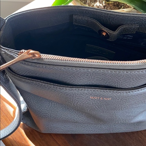 Grey and Rose Gold Mat & Nat Crossbody purse - Picture 3 of 7